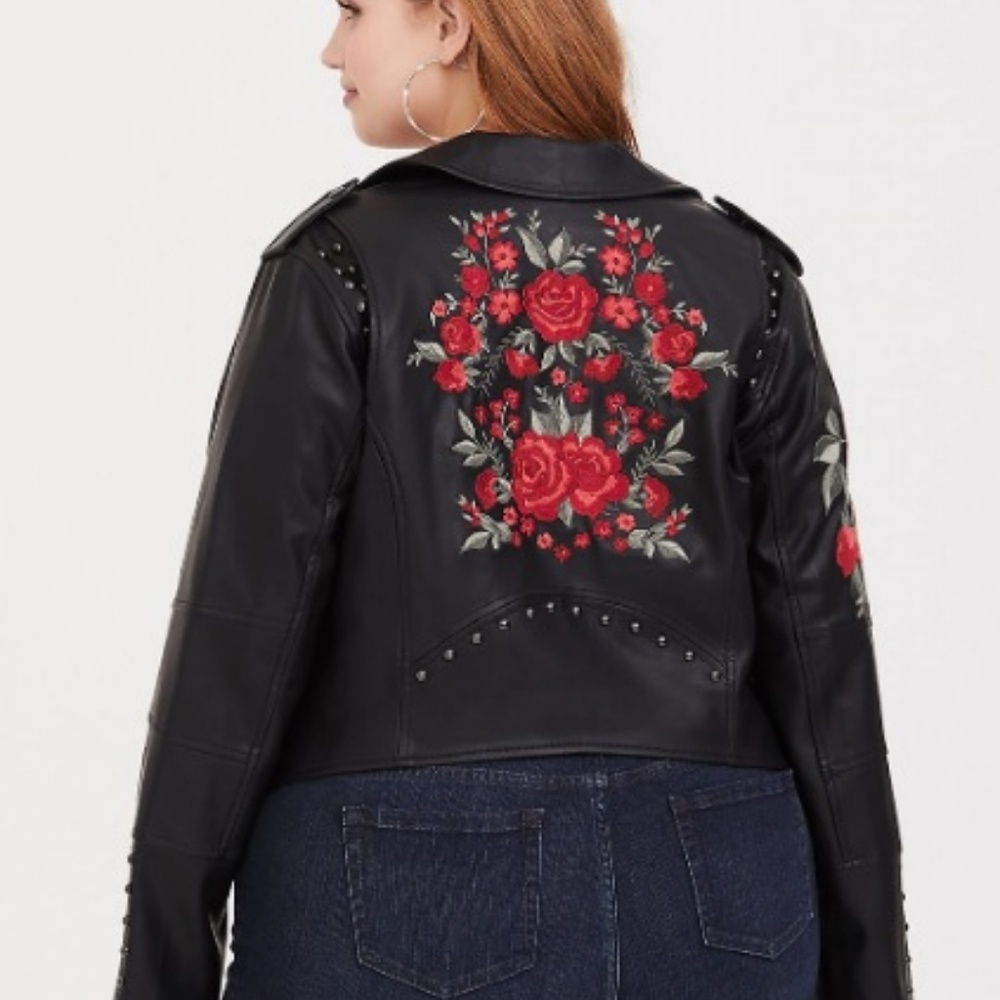 NWT 0X Torrid Faux Leather Black Rose Moto Jacket - Picture 3 of 8